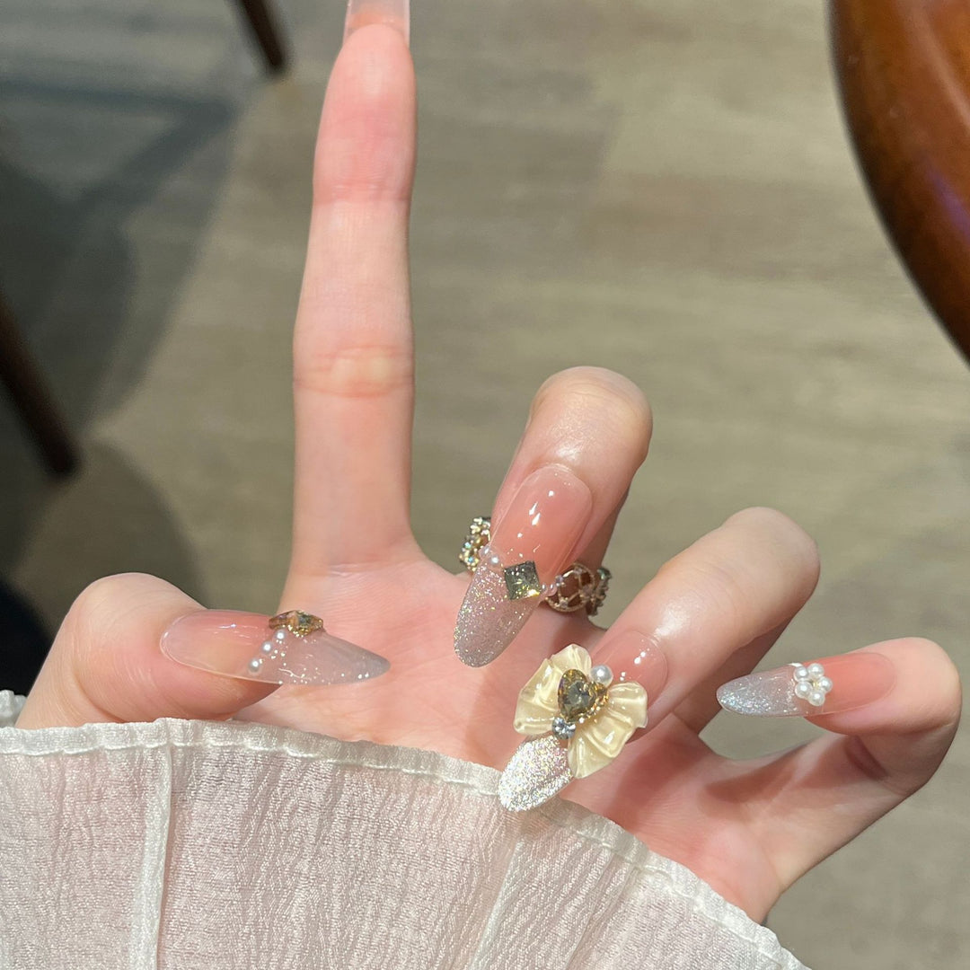 Glamouröse mit Rhinestones verzierte Nagelkunstverlängerungen Karnz