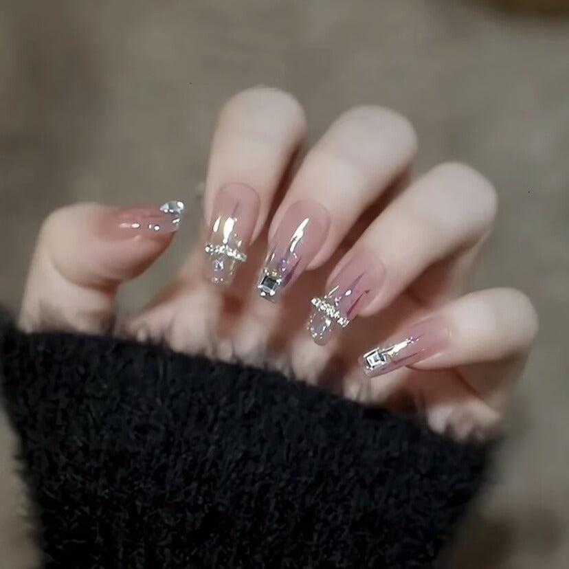 Dekoratives florales Press-On-Nagelkunst-Set Karnz