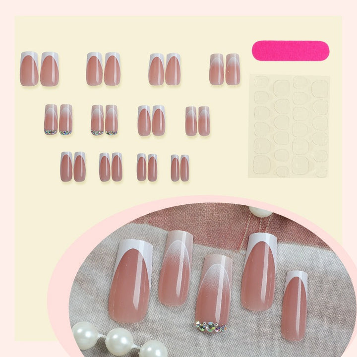 Kunstnagelset mit eleganten Farbverläufen und Glitzerdetails Karnz