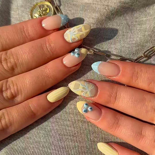 Designer Press-On Nail Art Set mit einzigartigen Mustern Karnz