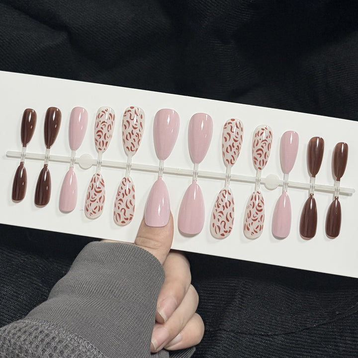 Künstlerisches Press-On Nagelset Karnz