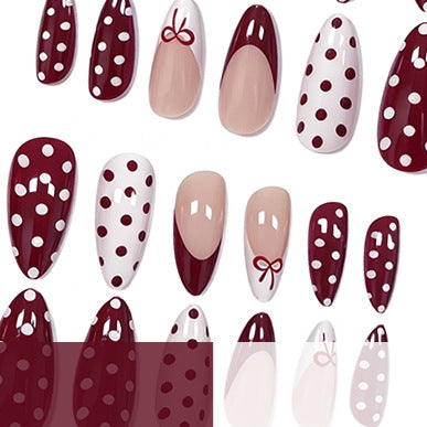 Elegantes Mandeln Cupcake Nageldesign Karnz