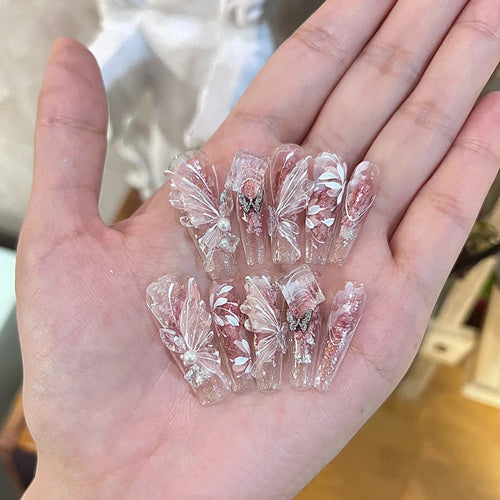 Dekorative Acryl Press-On Nagelspitzen mit eleganten Blumenakzenten Karnz