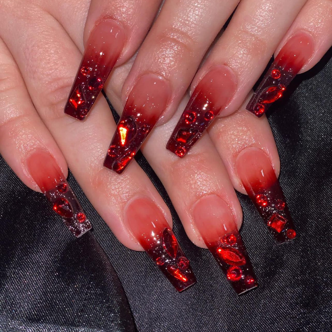 Glamouröse Nagelkunst mit Kristall-Design Karnz