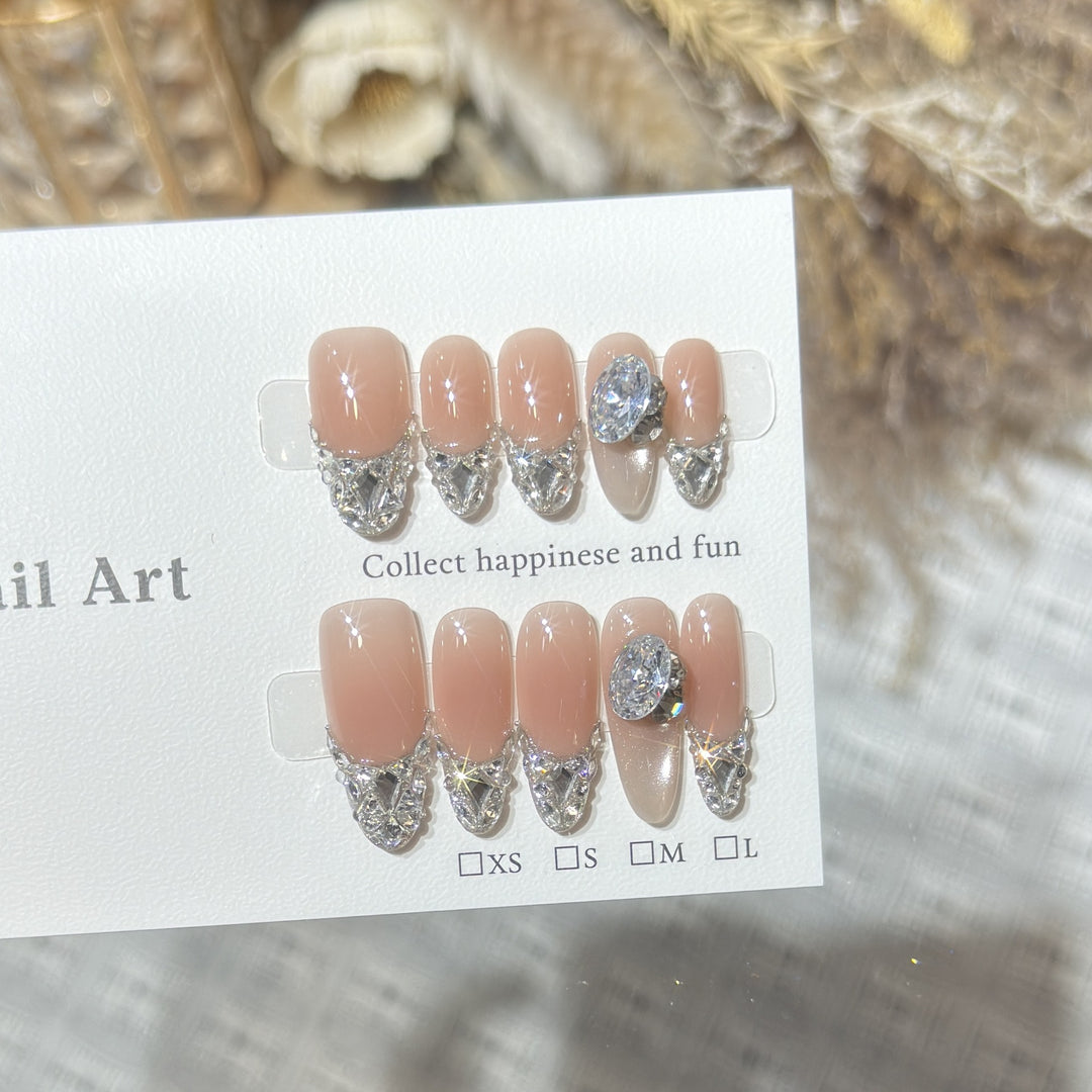 Elegante mit Strass akzentuierte Press-On-Nagelspitzen Karnz