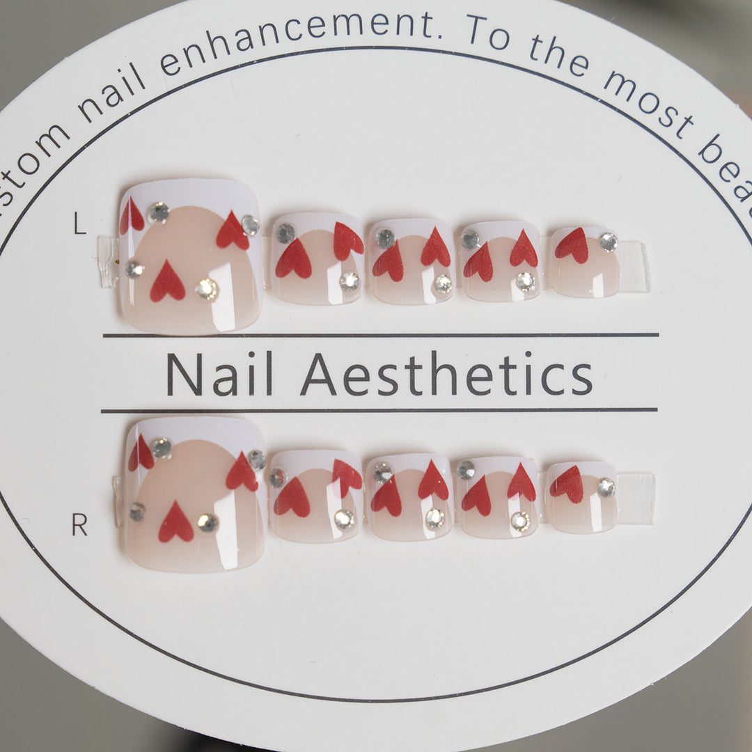 Herz-verziertes Press-On Nagelkunst