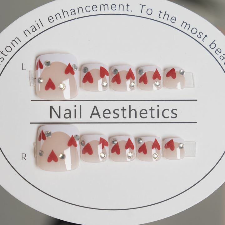 Herz-verziertes Press-On Nagelkunst