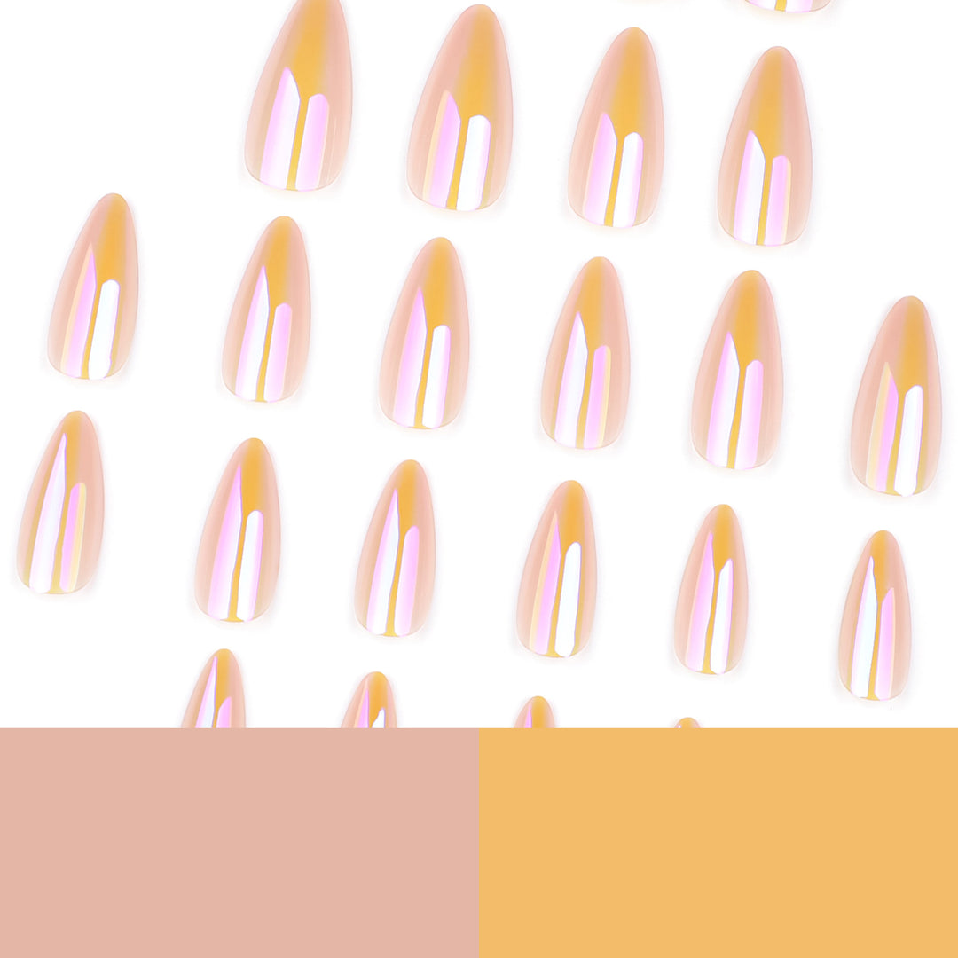 Stylische und schimmernde Nagelverlängerungen Karnz