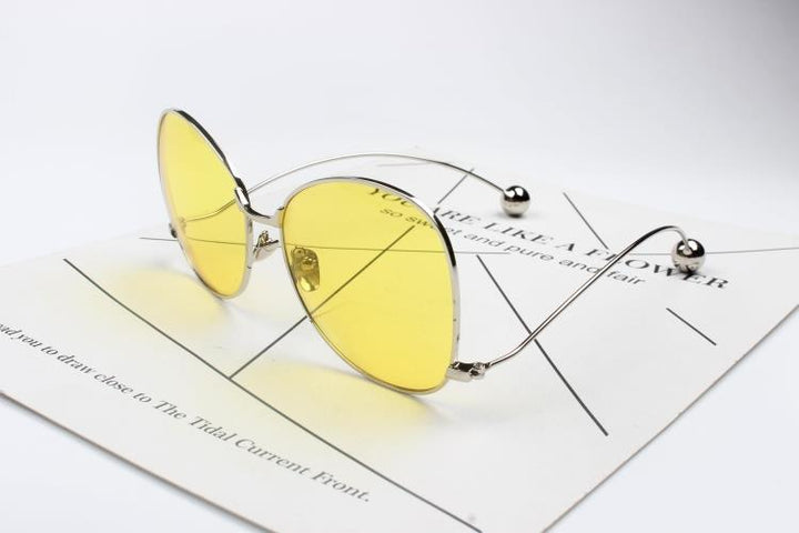 Modische Sonnenbrille Im Futuristischen Design Karnz