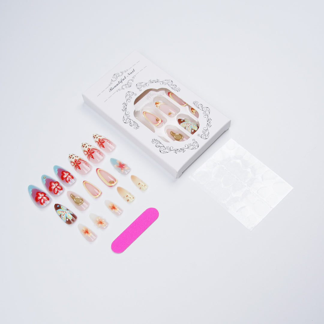 Kunstnagelset mit floralen Akzenten Karnz