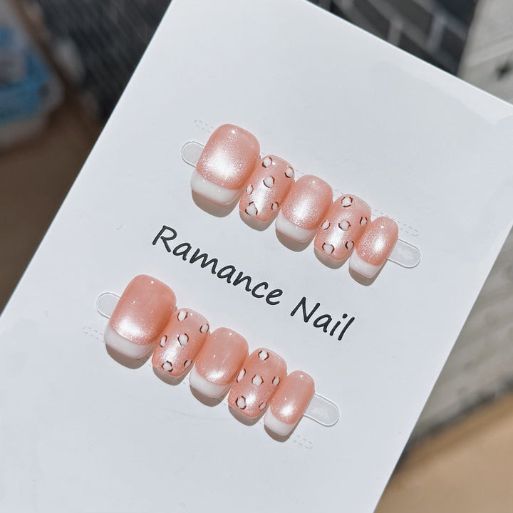 Elegantes Press-On Nagelkunst Set Karnz