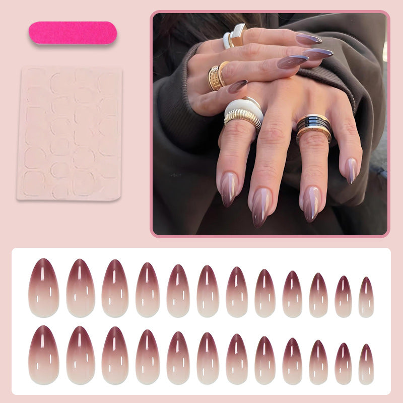 Kunstnagelset in stilvollem Ombre-Design Karnz