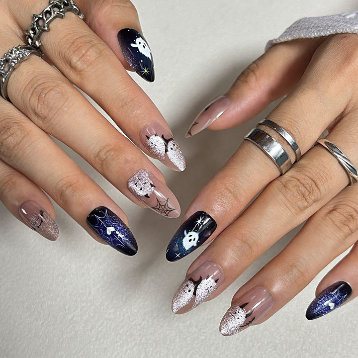 Dekoratives Press-On-Nagelset mit kunstvollen Designs Karnz