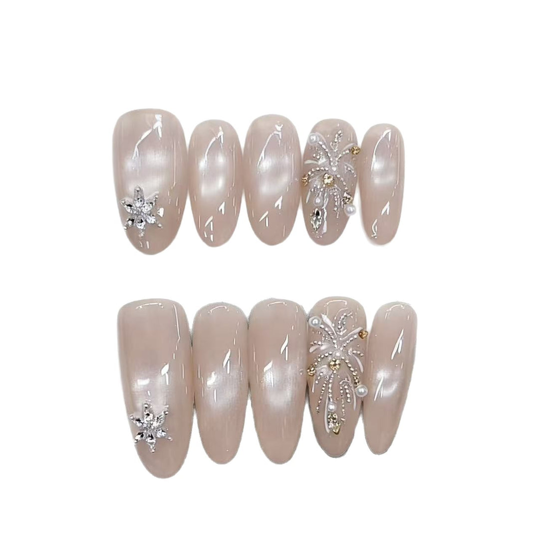 Elegante Press-On Nagelkunst mit Strass Karnz