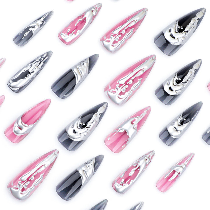 Kreative Stiletto-Nägel mit einzigartigen Metallic-Details Karnz