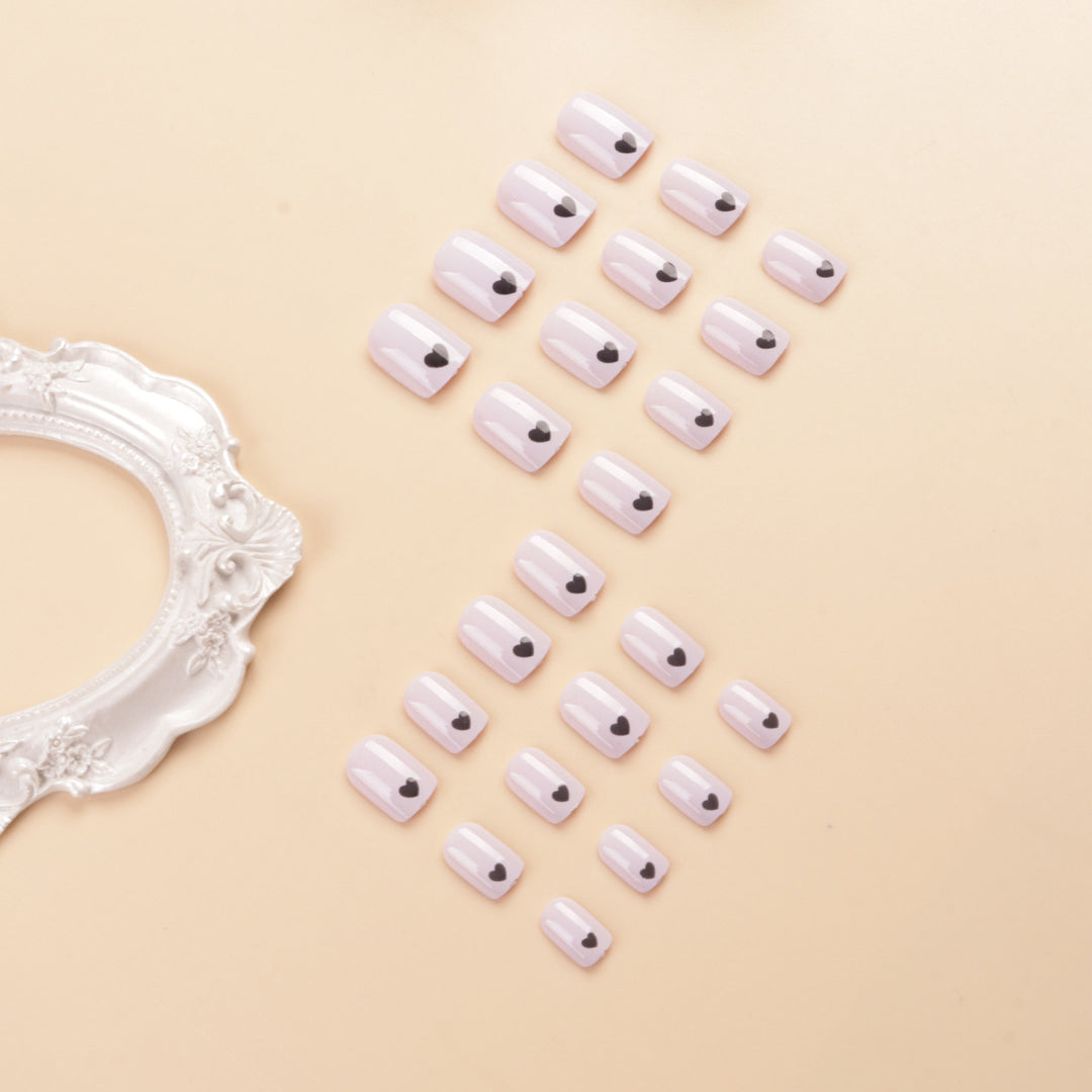 Herz-Beschmückte Press-On Nagelset Karnz