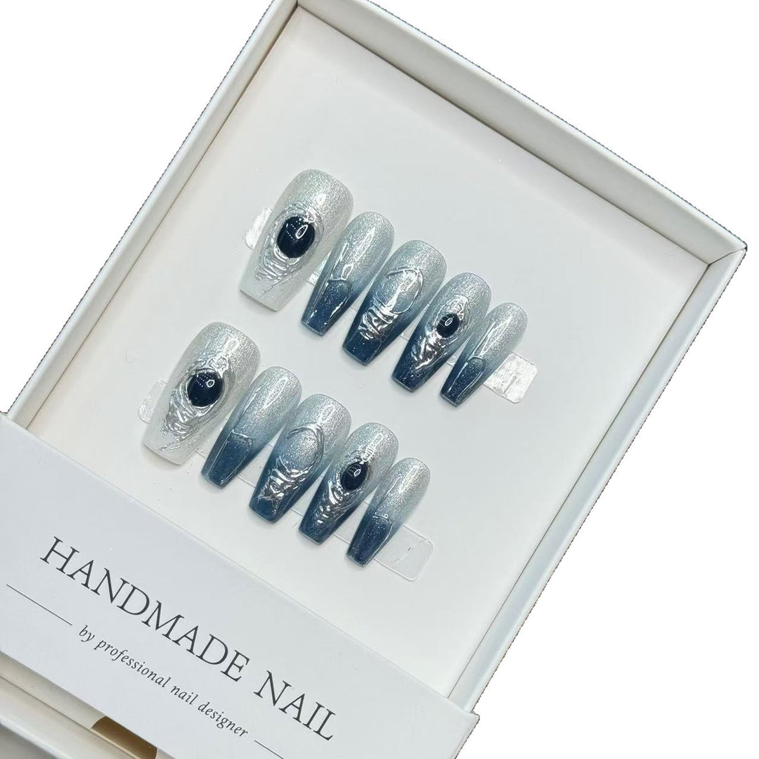 Künstlerisches Press-On-Nagelset mit elegantem Design