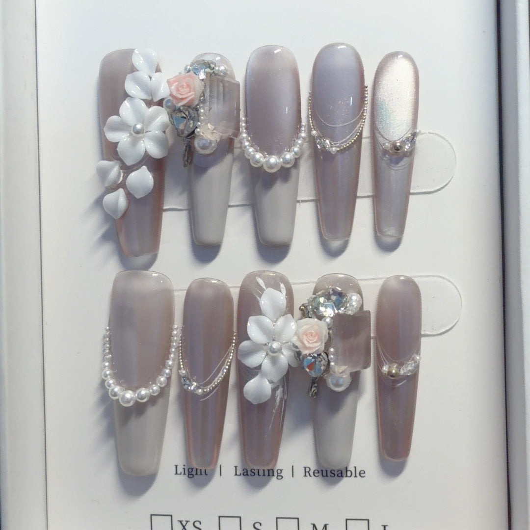 Blumenmuster Strass Nagelkunst Tipps