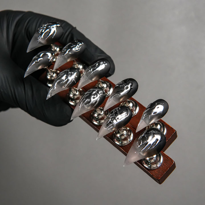 Künstlerisches Stilett-Press-On-Nagelset mit einzigartigem gotischem Design