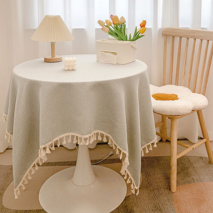 Runde strukturierte Tischdecke mit Quastenbesatz und Leinen-ähnlichem Drapierfinish