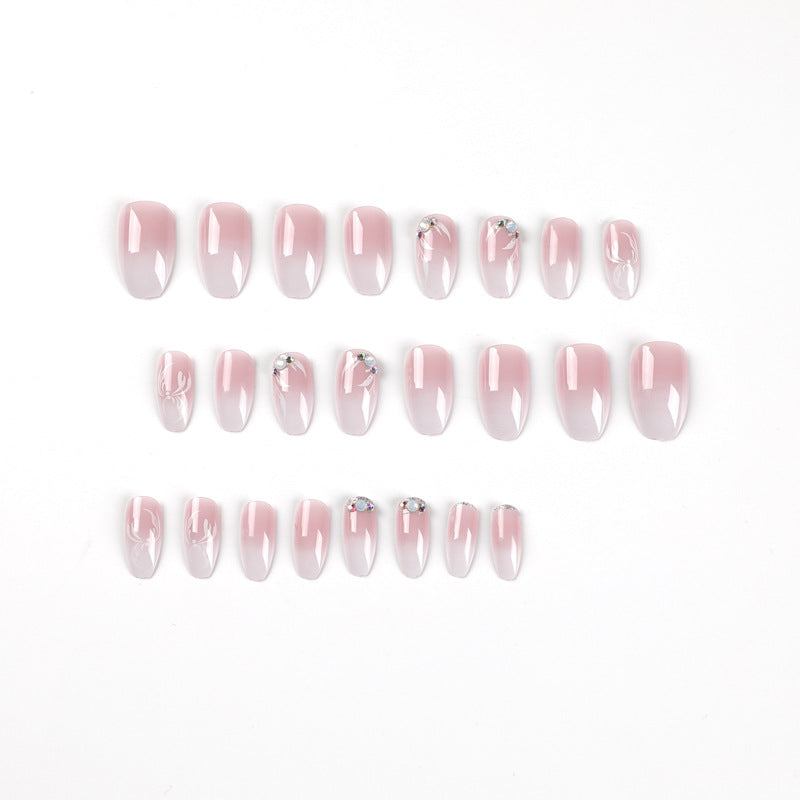 Kunstvolle Nagelverlängerungen mit elegantem Ombre-Design Karnz