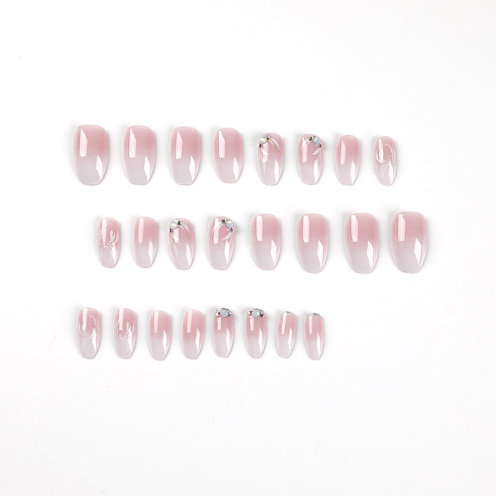 Kunstvolle Nagelverlängerungen mit elegantem Ombre-Design Karnz