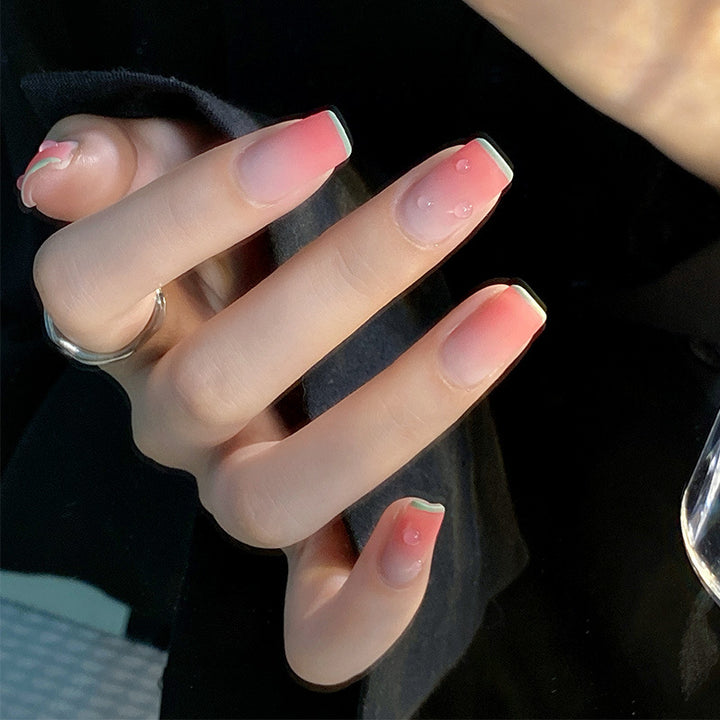 Kunstvolle und elegante Nageldesigns Karnz