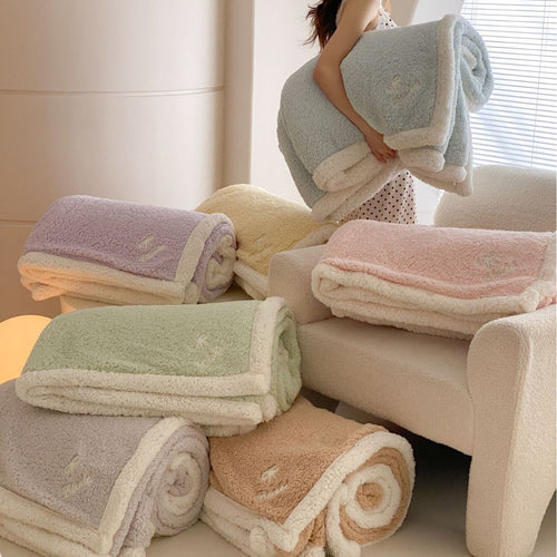 Kuschelige Sherpa-Tagesdecke mit wendbarem Fleece-Innenfutter