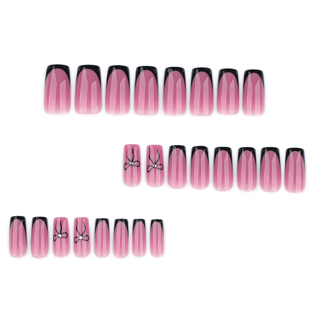 Elegante Nagelverlängerungen mit einzigartigem Blumendesign Karnz