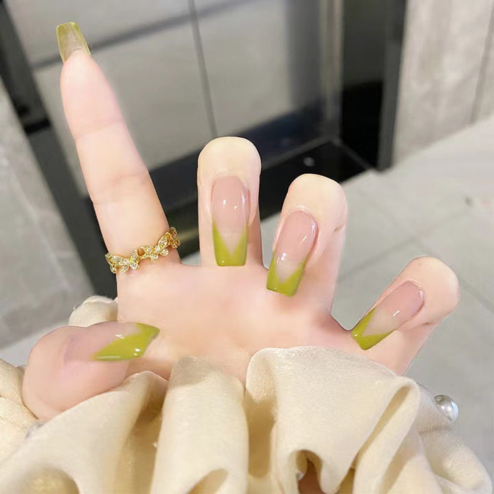 Kunstvolle Nagelverlängerungen mit frischem Sommerdesign Karnz