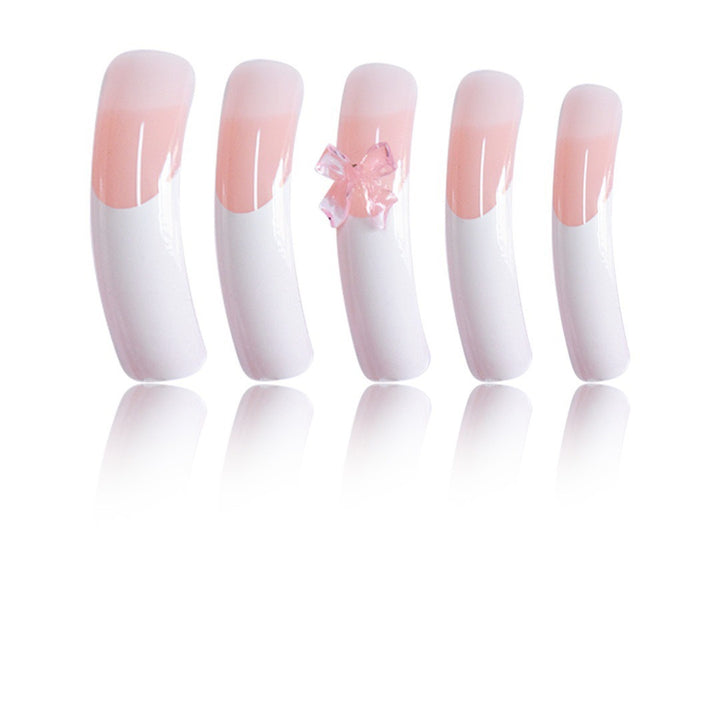 Elegante Nagelkunstverzierungen mit dekorativen Schleifenakzenten Karnz