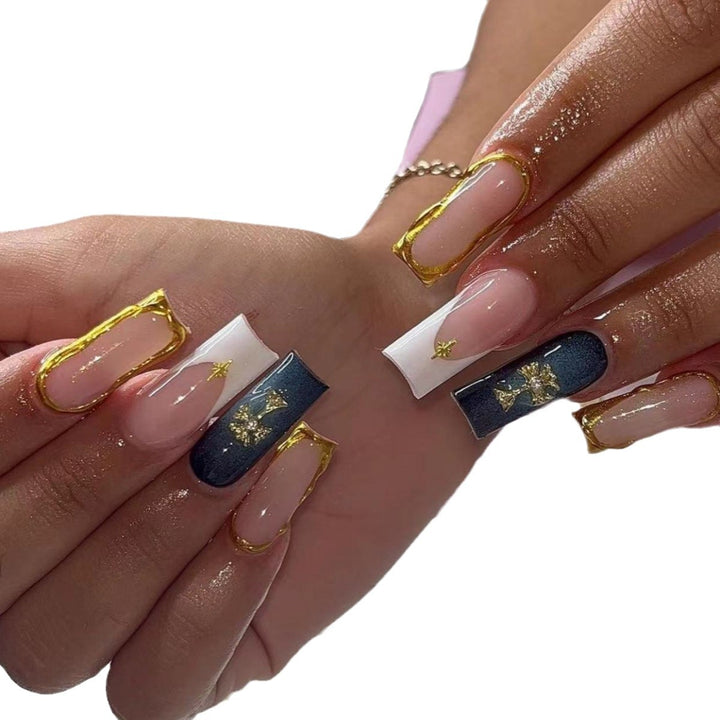 Elegante mit Strass verzierte Nagelverlängerungen Karnz