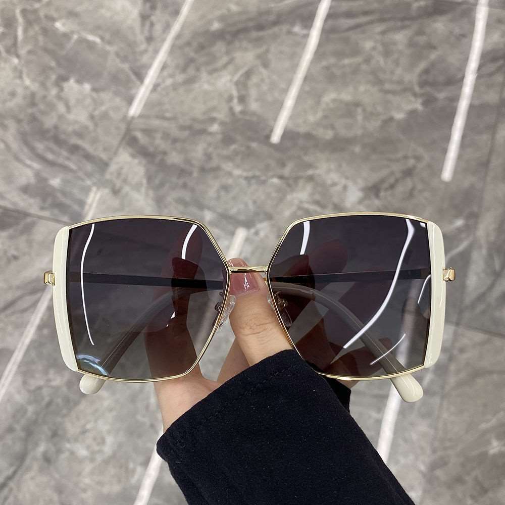 Damen oversized Sonnenbrille mit glamourösem Rahmen Karnz
