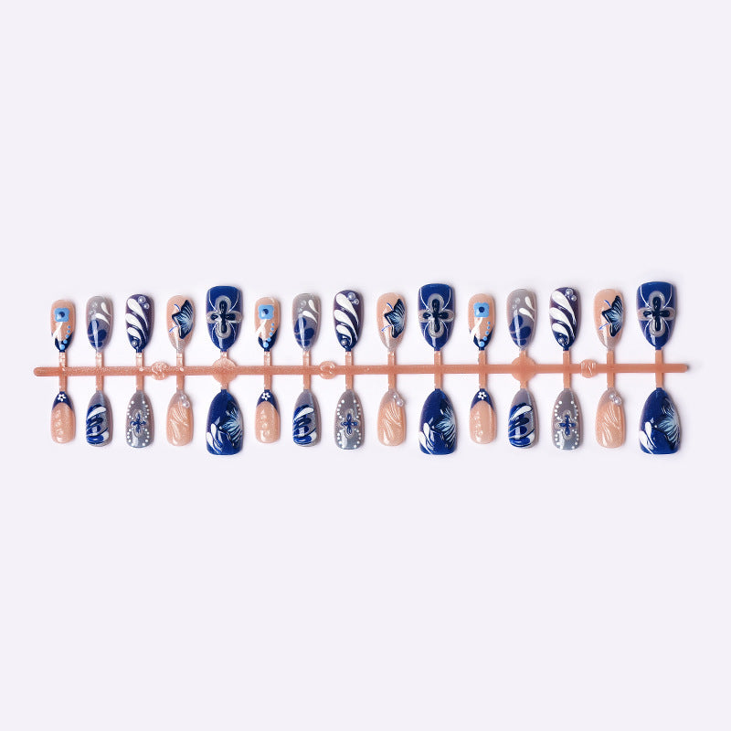 Künstlerisches Press-On-Nagelset mit floralen Designs