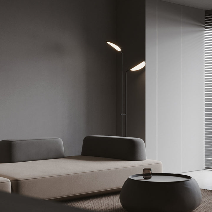 Moderne verstellbare Stehlampe mit doppelten Schirmen
