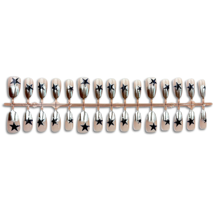 Elegante Sternmuster Press-On Nagelkunst