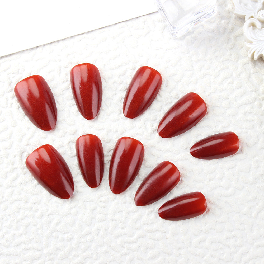 Glänzende Stiletto-Nagelerweiterungen Karnz
