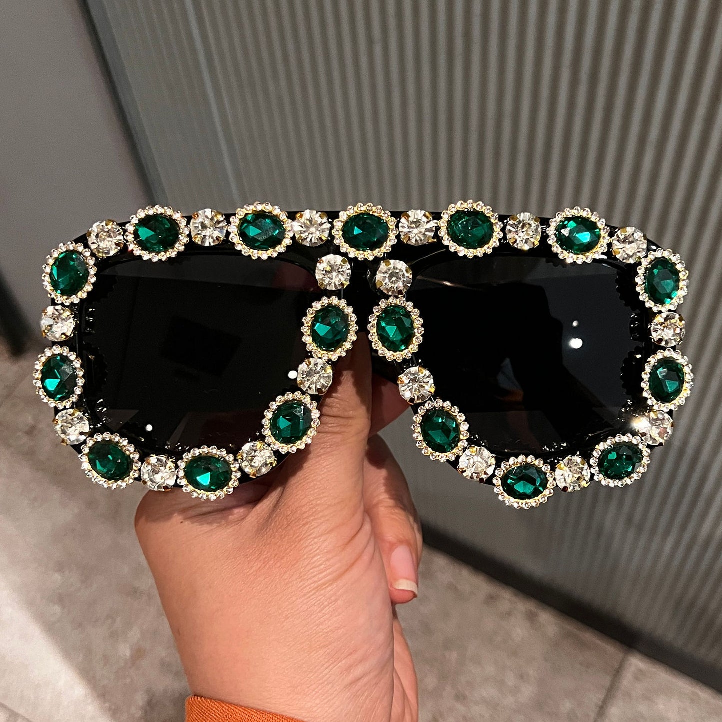 Damen Glamouröse Sonnenbrille mit funkelndem Kristallrahmen Karnz