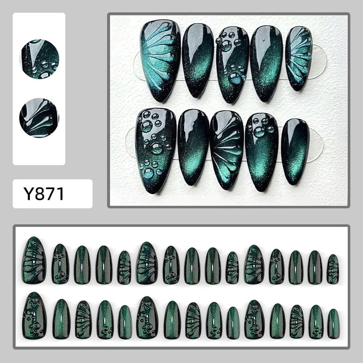 Kunstnägel mit Schimmerndem Wellen-Design Karnz