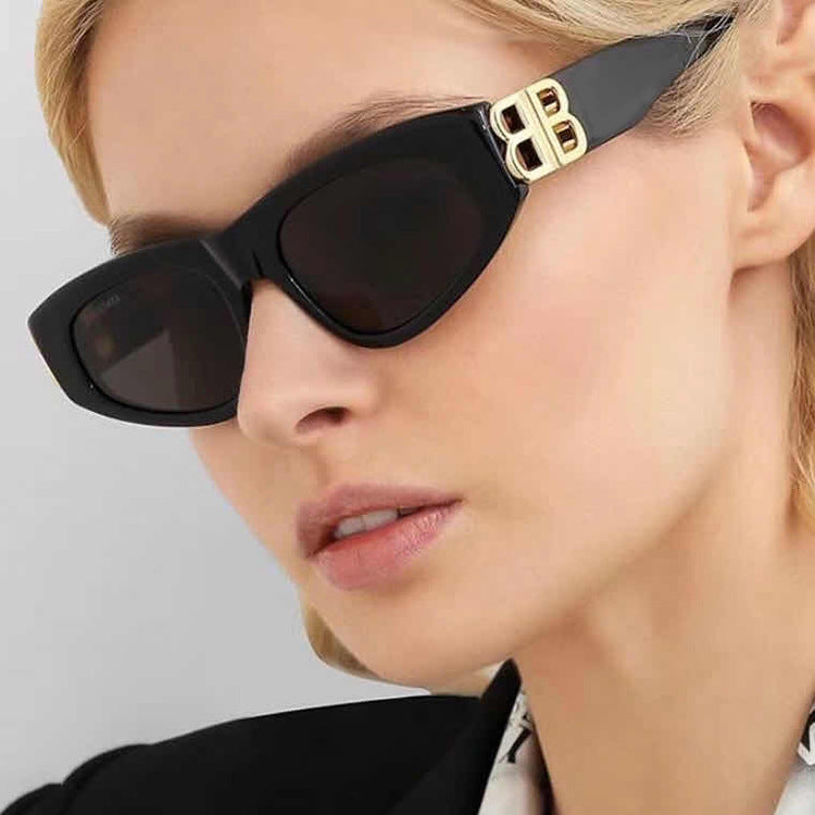 Damen modische Cat-Eye Sonnenbrille mit luxuriösen Akzenten Karnz