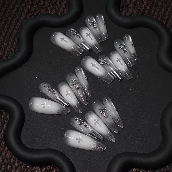 Glamouröse Stiletto-Nagelerweiterungen