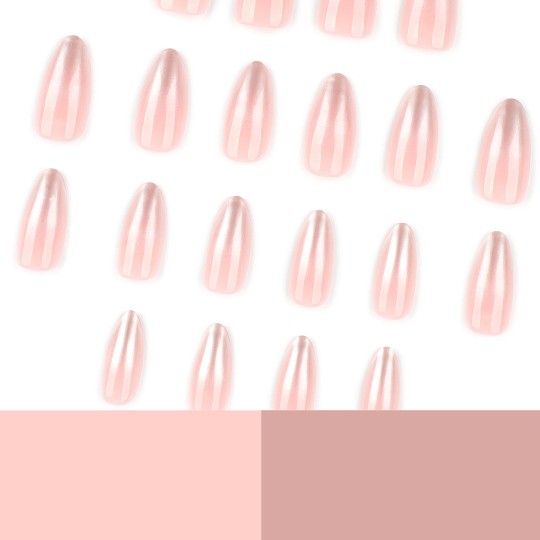 Exquisite Nagelverlängerungen mit elegantem Farbverlauf und glänzenden Spitzen Karnz