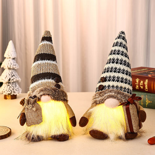 Dekorativer Weihnachtsgnom mit Geschenkpäckchen Karnz
