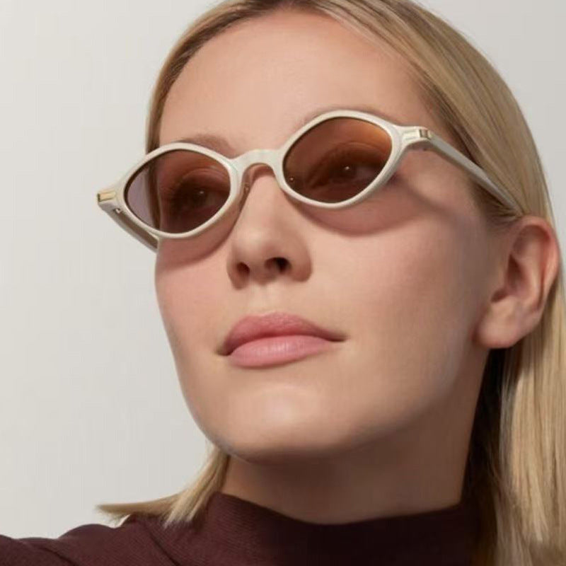 Damen modische Sonnenbrille mit einzigartigem Design und hochwertigem Metallrahmen Karnz