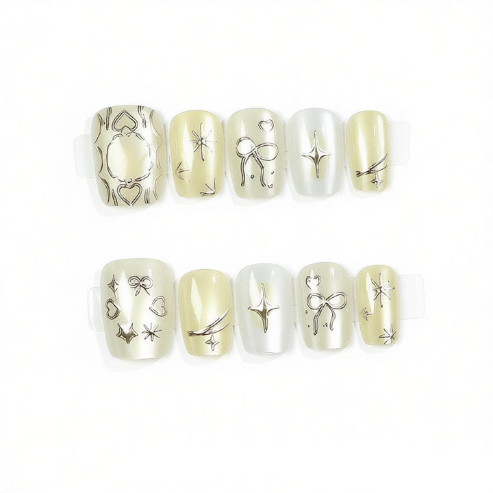 Creative Press-On Nail Art Set mit einzigartigen silbernen Mustern Karnz