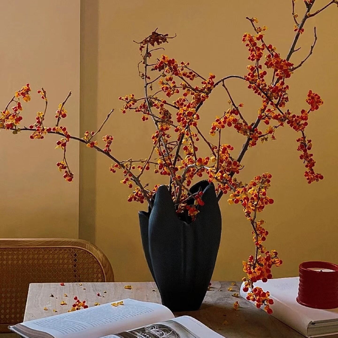 Dekorative florale Skulpturvase