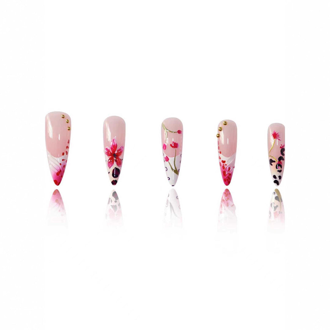 Florale Kunst Nagelverstärkungen Karnz