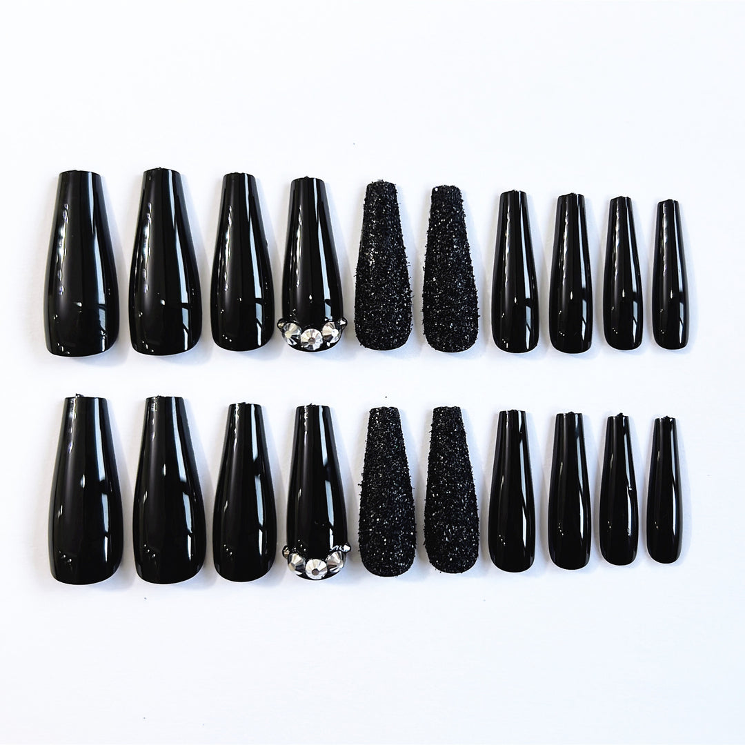 Glamouröse mit Strass besetzte Press-On-Nagelspitzen