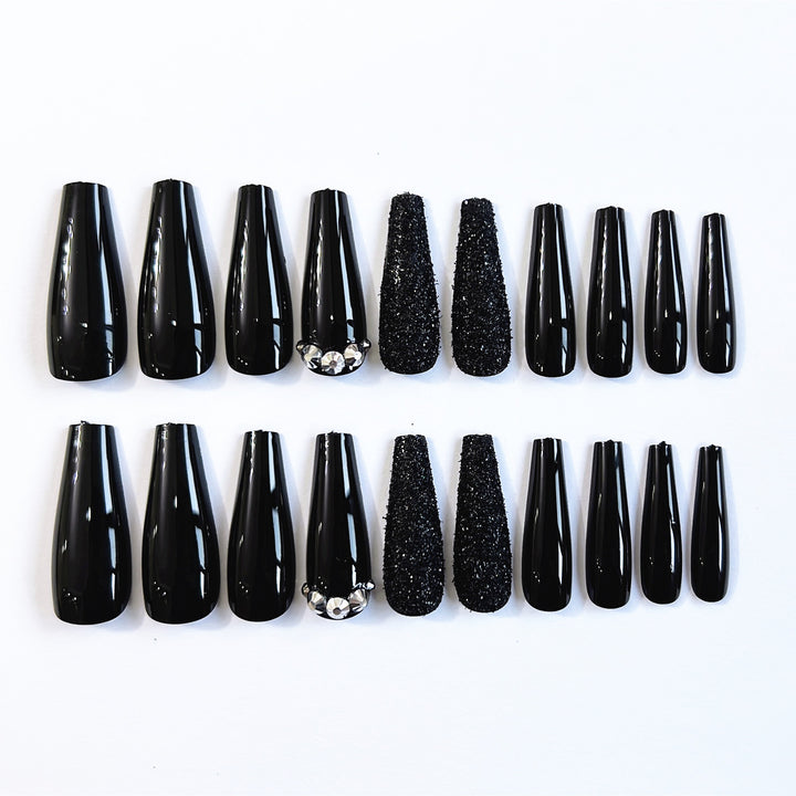 Glamouröse mit Strass besetzte Press-On-Nagelspitzen