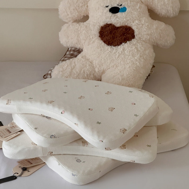 Ergonomisches Baby-Kopfkissen mit Anti-Plagiozephalie-Kontur und waschbarem Baumwollbezug